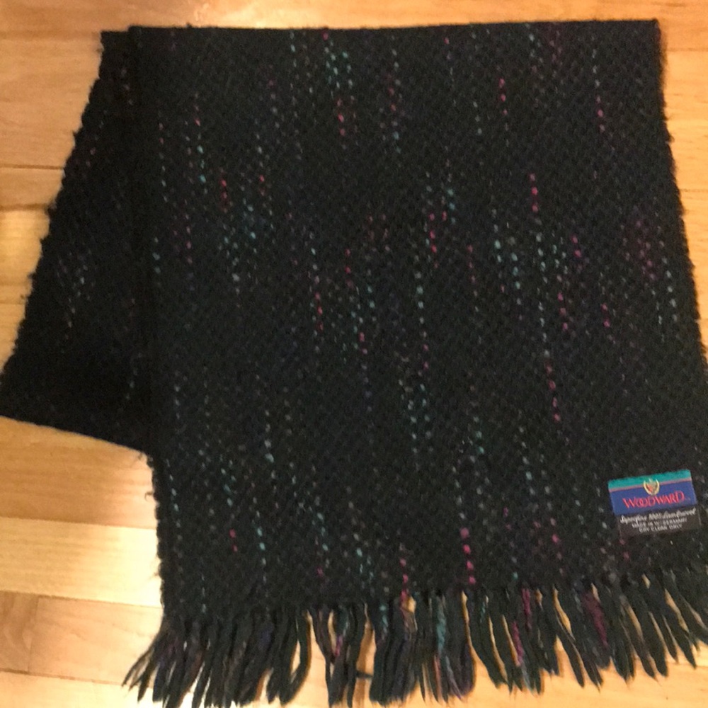 Vintage Hudson’s “superfine “lambswool greenish/black wide scarf bright yarn